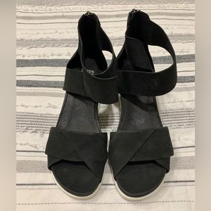 Eileen Fisher Black Leather Rise Sandals / Size 7 / Gentle Used